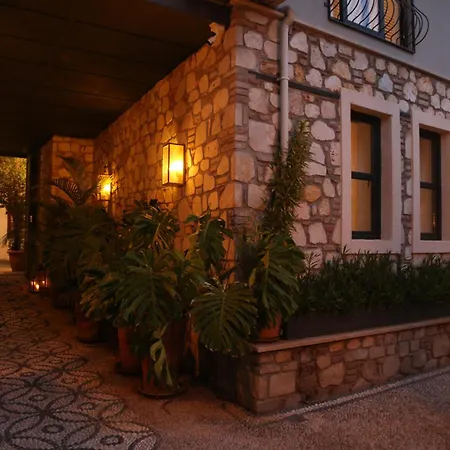 Sweet Garden Flat With Patio Near Hadrian's Gate * 安塔利亚