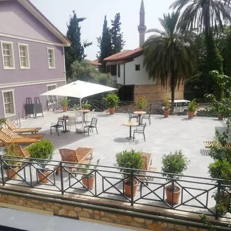 Sweet Garden Flat With Patio Near Hadrian's Gate 公寓 安塔利亚