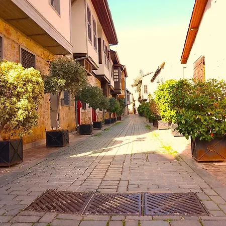 Sweet Garden Flat With Patio Near Hadrian's Gate Apartament Antalya