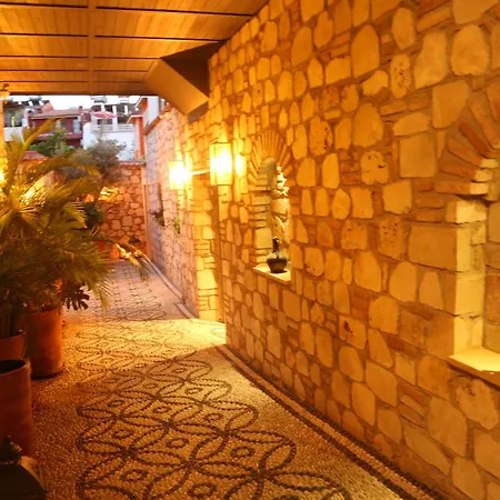 Sweet Garden Flat With Patio Near Hadrian's Gate *